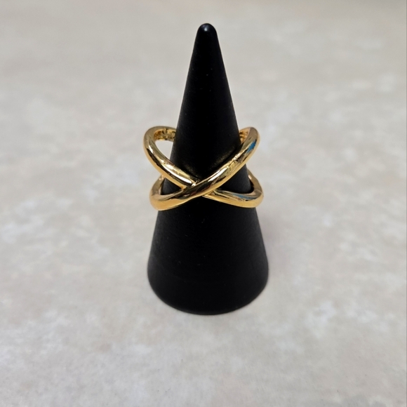 Fashione Gold Tone Simple Ring Size 6 - Picture 14 of 14